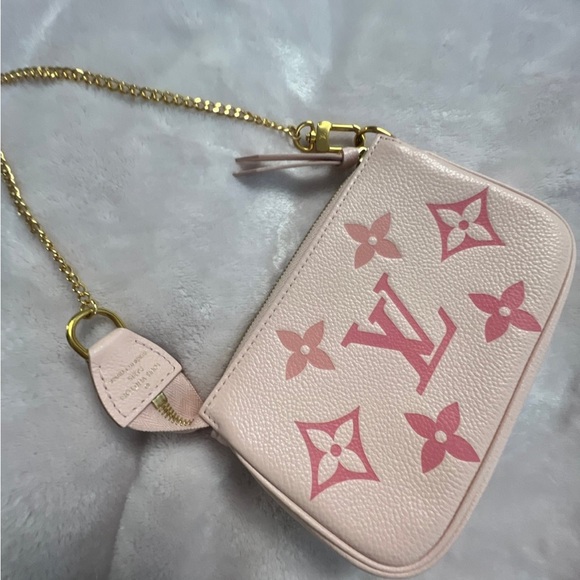 Louis Vuitton by the Pool Pochette - Picture 2 of 4